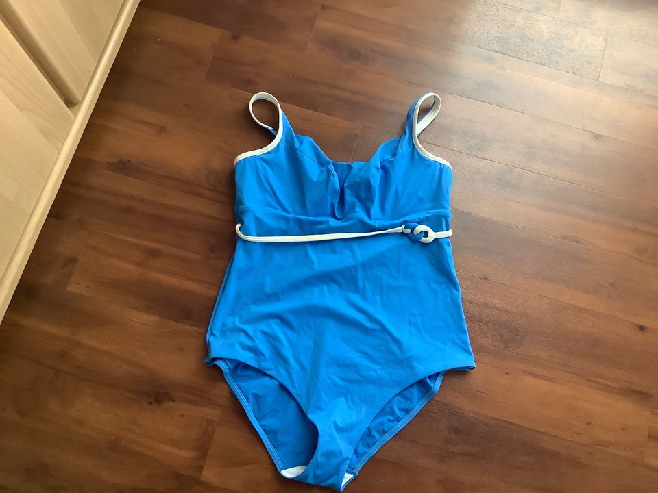 Schöner Chantelle Badeanzug Blau Gr. 90 C neu in Bocholt