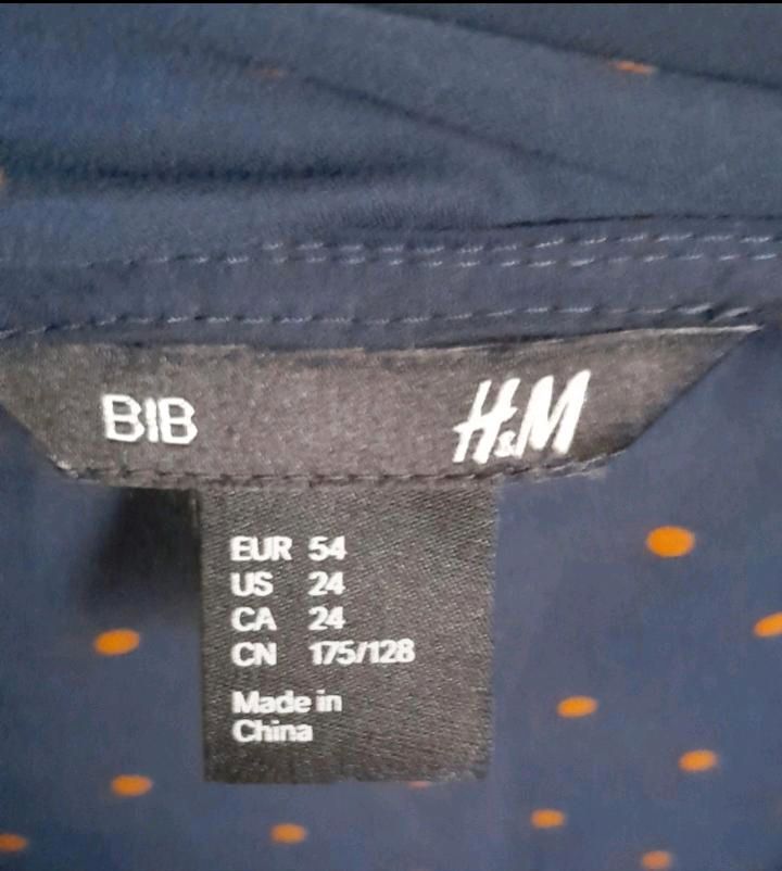 Bluse von H&M.. Gr.54...Dunkelblau mit Orangen Punkten..❤️ in Osnabrück