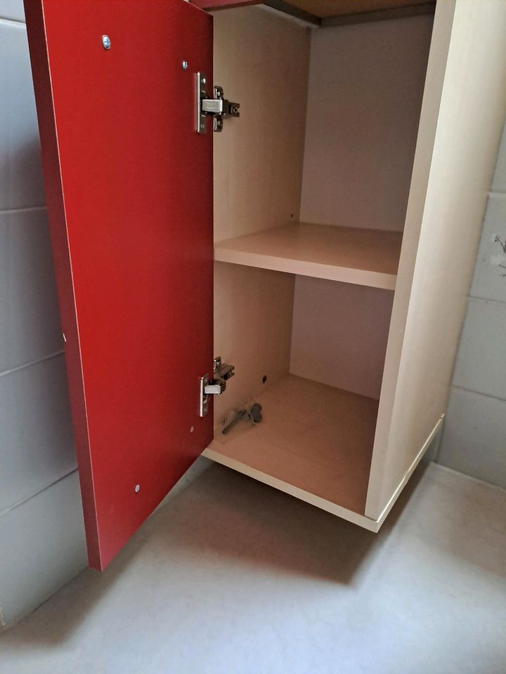 Badschrank in rot (Set) in Ammerbuch