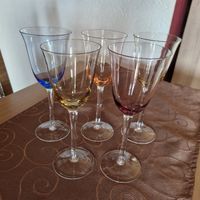 5 Weingläser mit versch. farbigen Kelch - sehr gepflegt Hessen - Borken Vorschau
