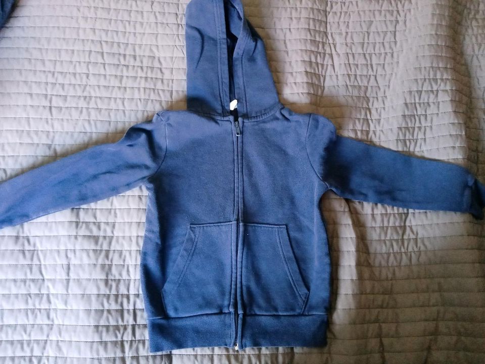 Sweatjacke H&M Gr 122-128 in Schweitenkirchen