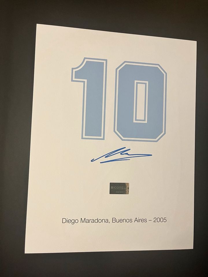 Maradona Opus Buch mit Unterschrift + COA in Leonberg