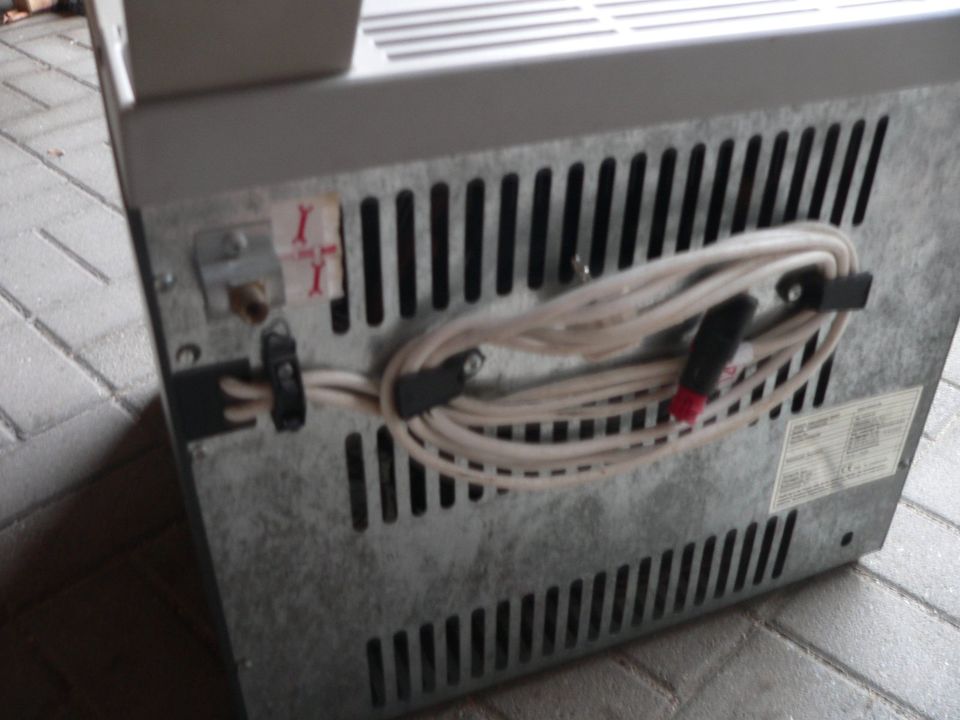 Campingkühlbox  12V /220V / Gas + Extras in Schwarzenbek