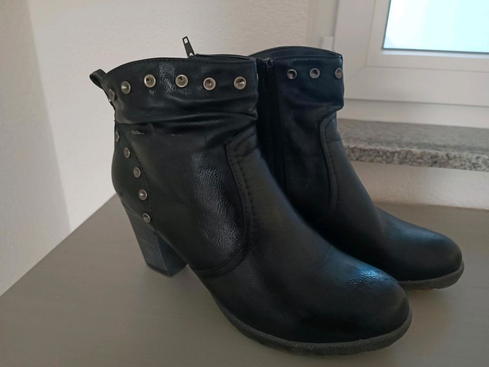 Rieker Stiefeletten Größe 42 schwarz gefüttert in Schwendi