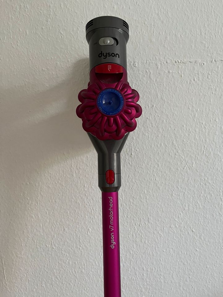 Dyson v7 Motorhead Staubsauger (ohne Akku) in Düsseldorf