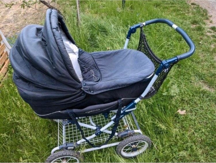 Kinderwagen Inglesina marineblau in Dresden