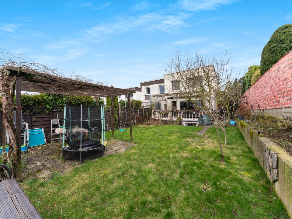 Modernes Familienzuhause: Großer Garten, Garage & ausgebauter Keller in ruhiger Sackgasse in Essen