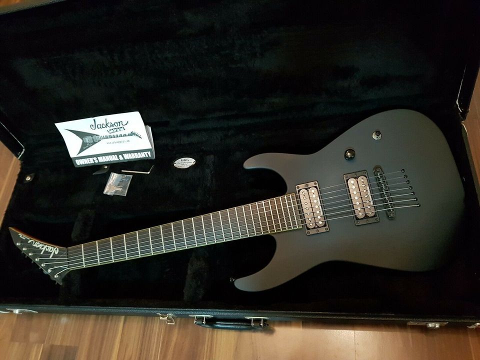 Jackson USA Custom Shop Soloist 7 String Matte Black in München