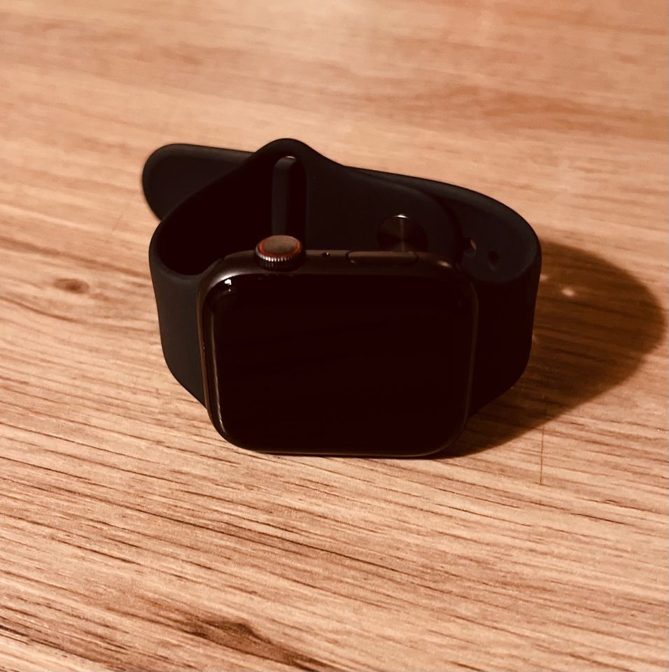 Apple Watch Series 5 | 44 mm | WiFi + CEL | SpaceGrey | Rechnung in Hannover