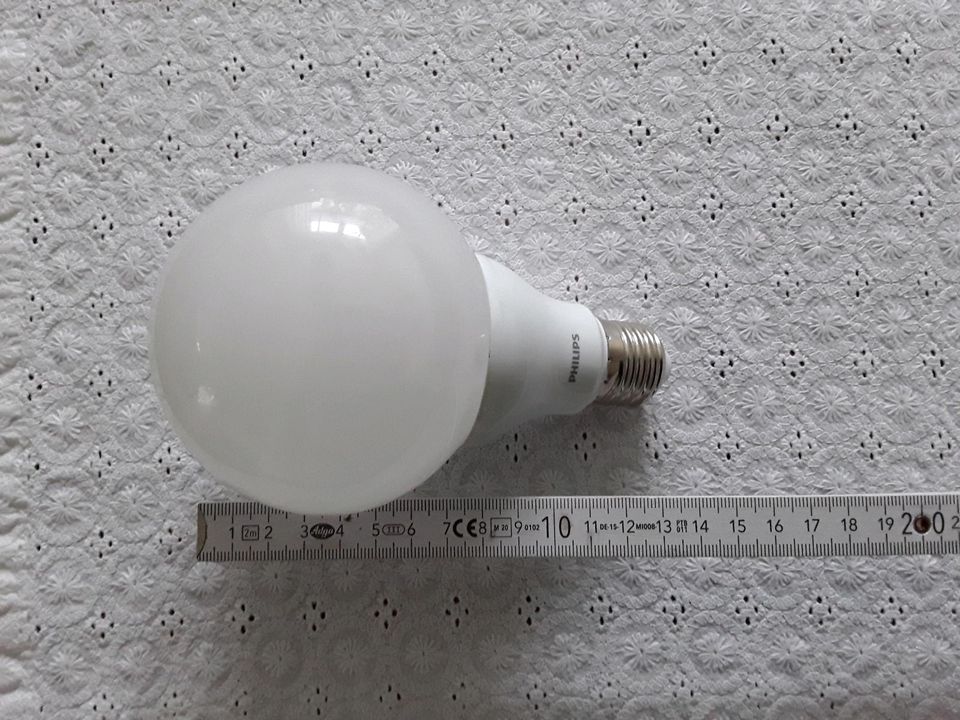 Philipps LED , Glühlampe,9,5 W, 806 l, Glühbirne, warmweiß in Fockbek