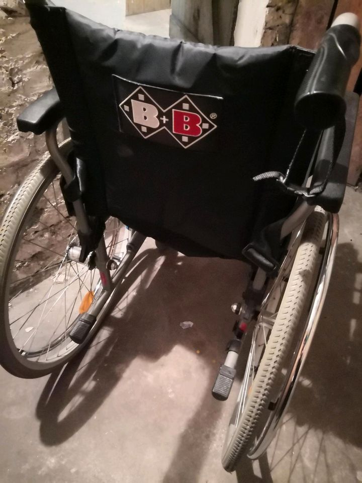 Faltbarer Rollstuhl b+b Bischoff und Bischof in Berlin