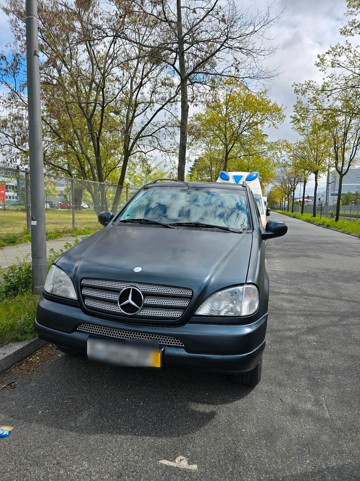 Mercedes Benz ML 320 in Berlin