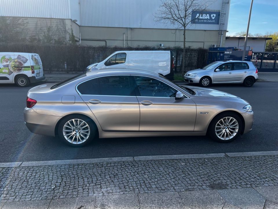 BMW 530d A Luxury Line Luxury Line in Berlin