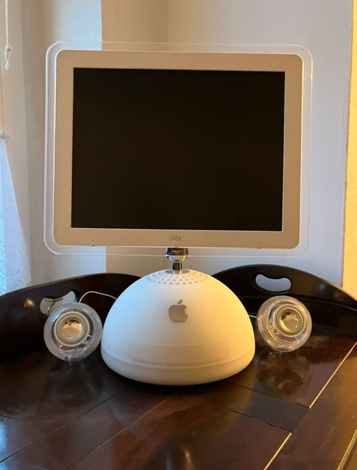 Alter iMac Computer mit originalen Lautsprechern in Lübeck