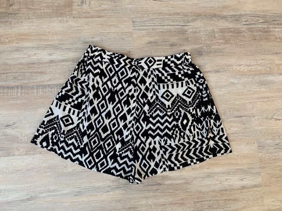 Steffen Schraut Azteken Stoffhose Shorts schwarz weiß boho S in Waldbrunn