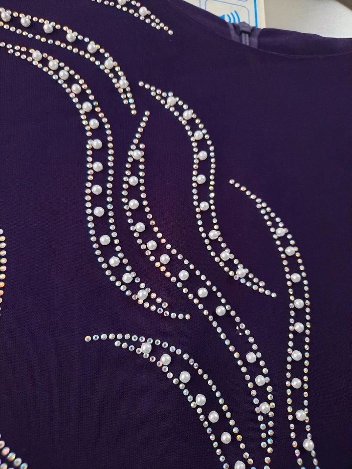 Abendkleid lila mit Perlen details in Hagen