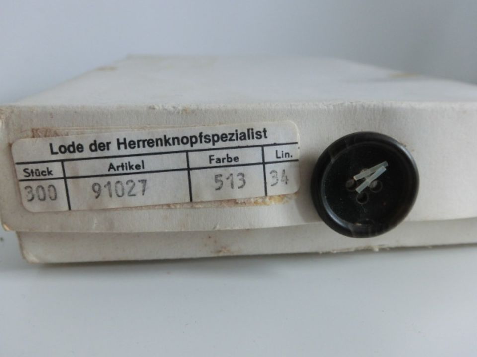 Knopf Herrenknopf braun schwarz Anzug 34" 22mm Vierloch Nr13 in Mannheim