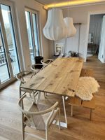 Esstisch nachhaltig, Esstisch massiv, Tisch mit Baumkante, Schweizer Kante, verschiedene Holzarten Kr. München - Aschheim Vorschau