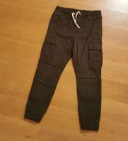 H&M Jeans Cargohose Junken khaki Gr. 152 neuwertig Nordrhein-Westfalen - Attendorn Vorschau