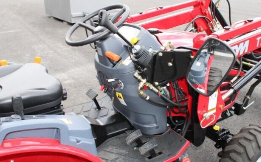 Allradtraktor 25 PS Hydrostat Frontlader Industriebereifung StVZO in Berne
