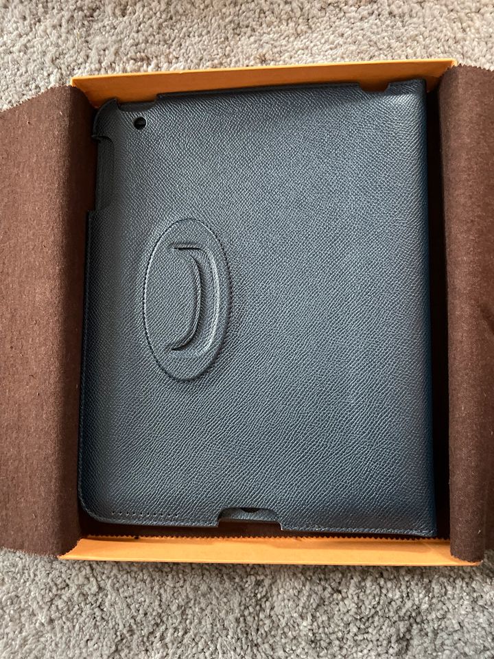 Tod‘s Ipad-Hülle dunkelblaues Leder neu! in Marbach am Neckar