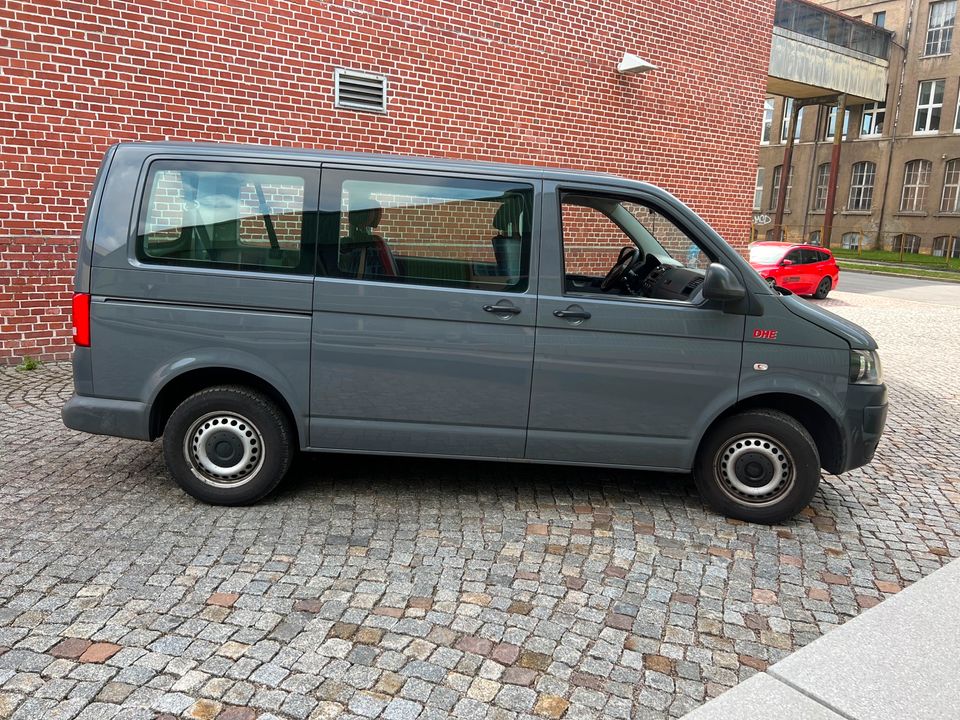 VW T5 Caravelle I 1.Hand I 2.0TDI I 140PS I Klima I 6 Gang I 2011 in Röhrsdorf