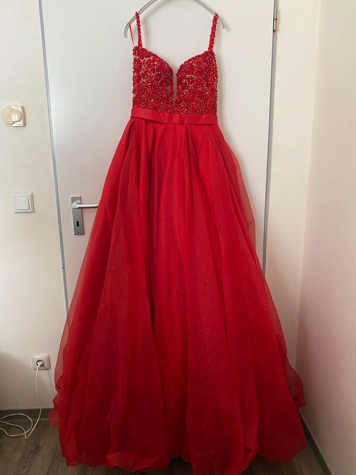 Damen Abendkleid in der Farbe Rot glitzernd Neu in Herford