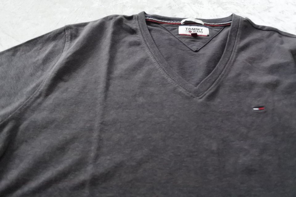 TOMMY Jeans Hilfiger T-Shirt Gr. L Regular fit braun **TOP** in Mustin bei Ratzeburg