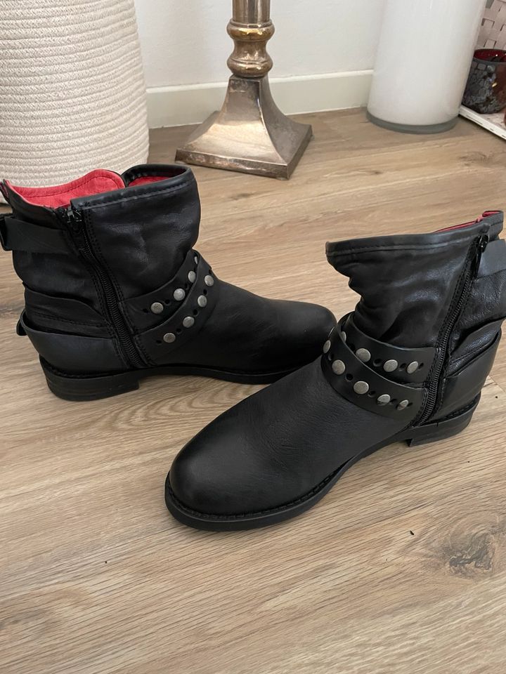 Boots - Buffalo/ Leder, schwarz/rot, Größe 37 *TOP* in München