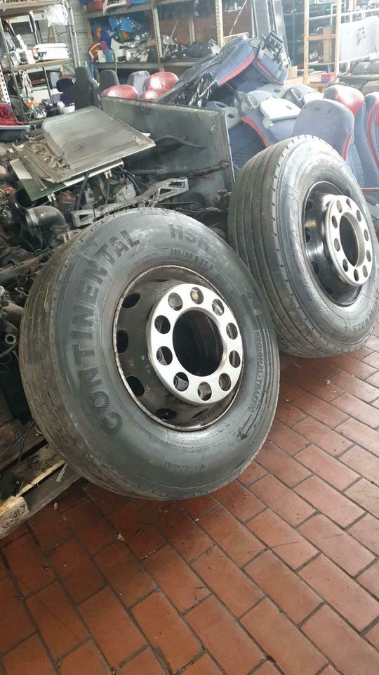 Lkw Bus Reifen 295 / 80 R 22.5 Vorne streifen + Felge 2 Stück 299 in Hamburg