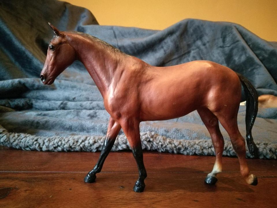 Breyer pferd braun Classic in Ramsthal