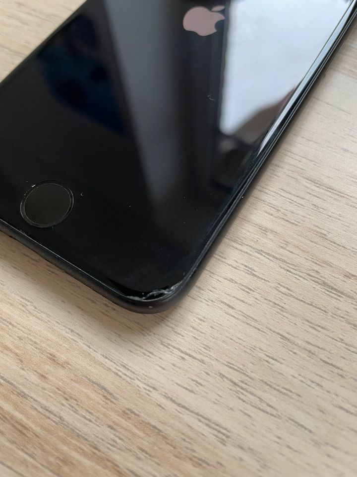 iPhone 7 / 32GB / schwarz in Glandorf