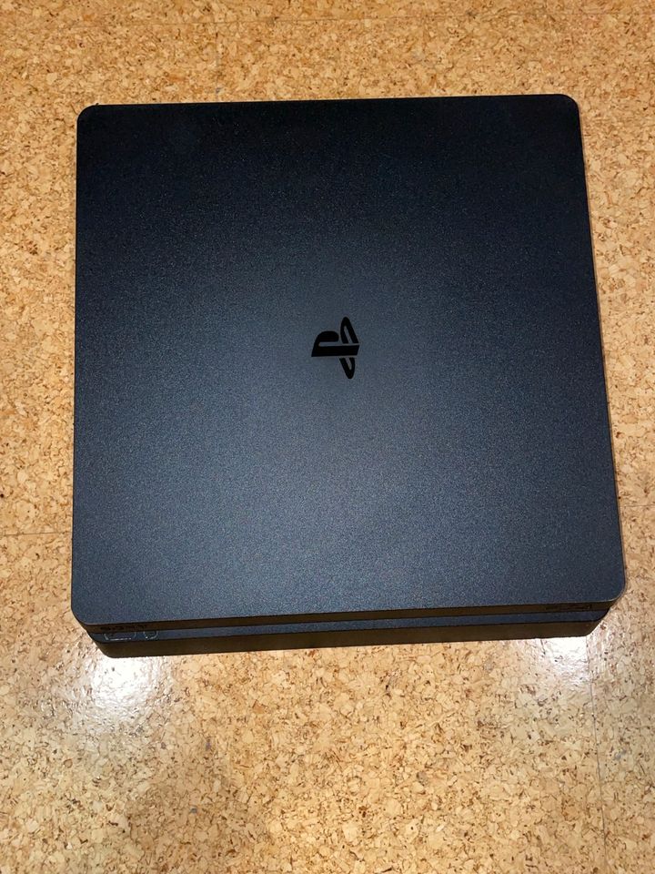 PS4 PlayStation Slim 500 GB mit 1x Controller in Siegen