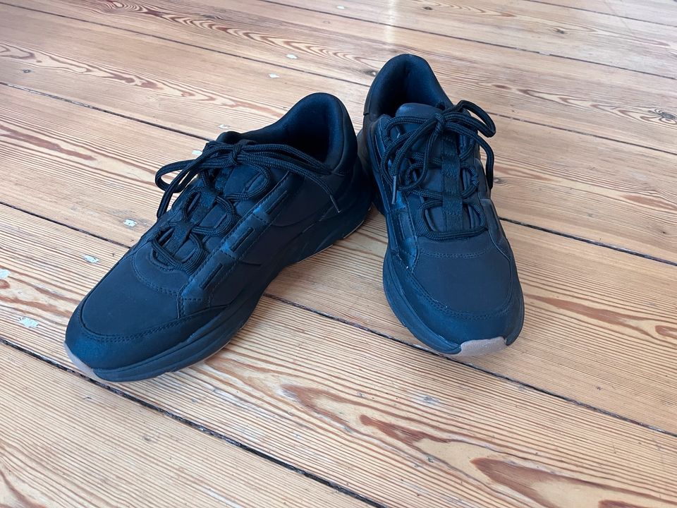 Turnschuhe Sneaker Zara schwarz Größe 40 in Berlin