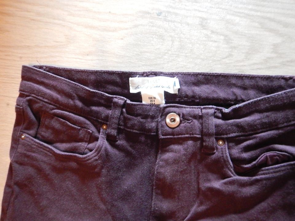 Hose, Farbe aubergine, Größe 36, von H&M in Schönbach