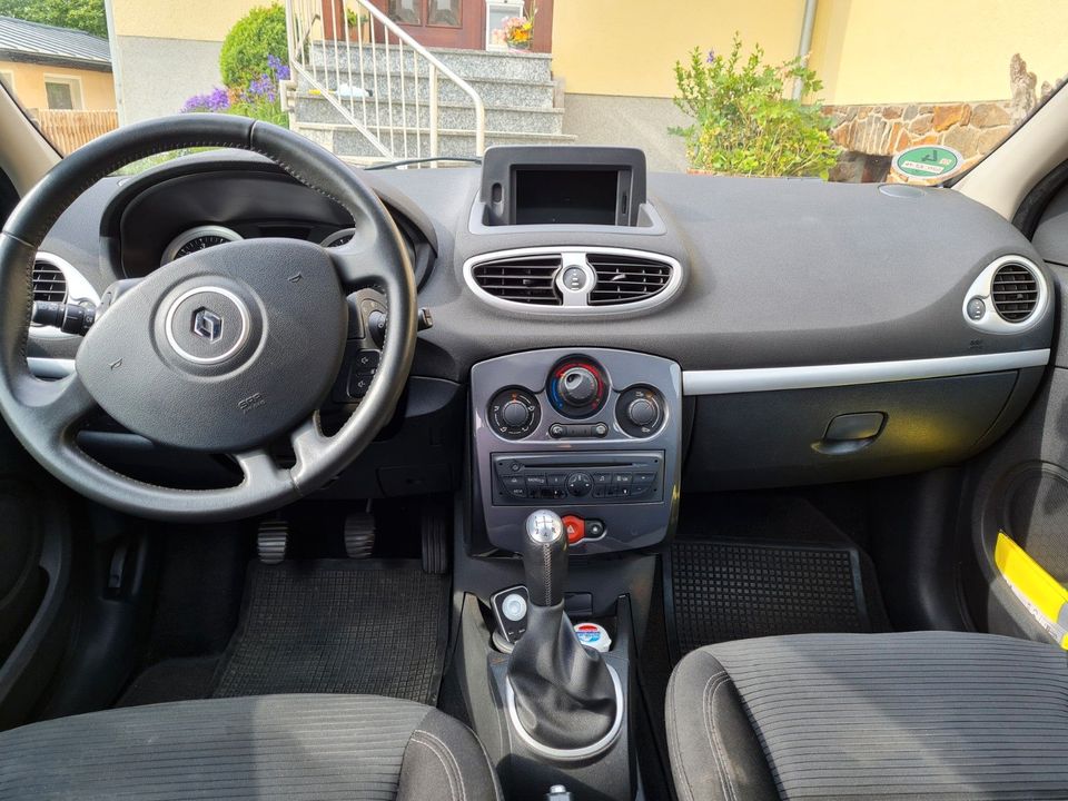 Renault Clio Expression 1.2 16V 75 Expression in Bockwitz