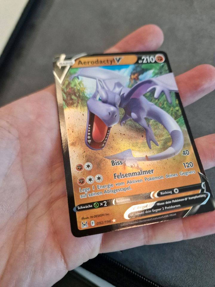 Pokemon Aerodactyl V 092/196 Verlorener Ursprung boosterfrisch in Burtenbach