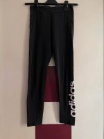 Adidas Legging schwarz/grau gestreift Schriftzug XS Schnäppchen Sachsen - Hartha Vorschau