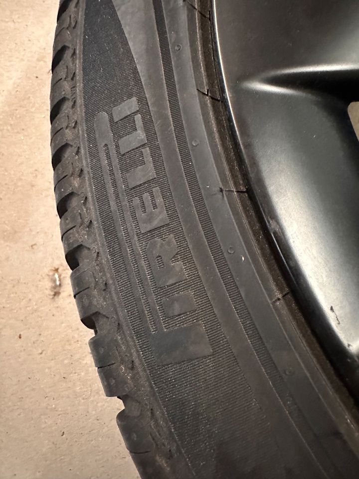 Model Y 20 Zoll Induction Felge und Pirelli-Allwetter in Stuhr