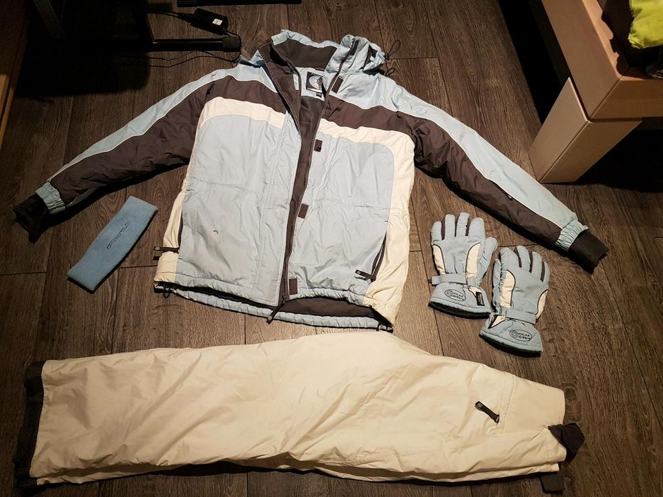 Skijacke, Skihose, Handschuhe, Stirnband in Mülheim-Kärlich