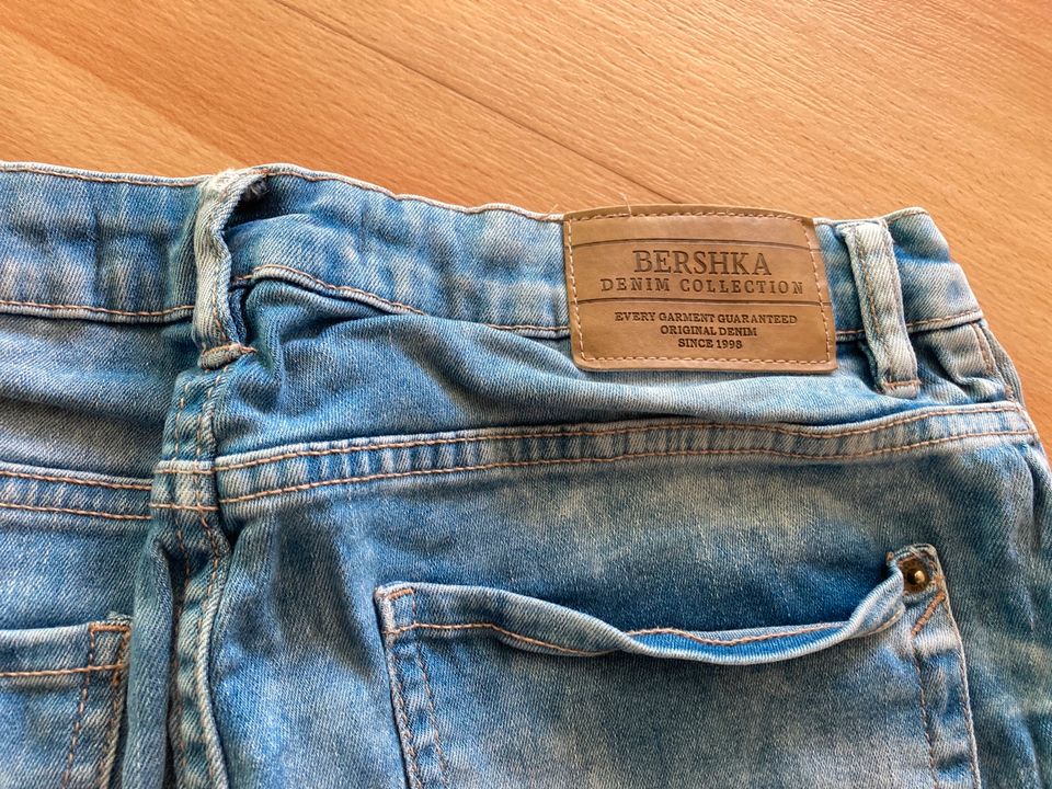 Jeans Bershka Gr.40 in Geseke