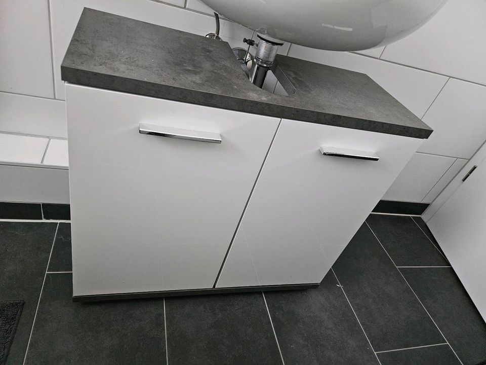 Badezimmer unterschrank grau weiß, 70x62x92 cm in Ludwigsfelde