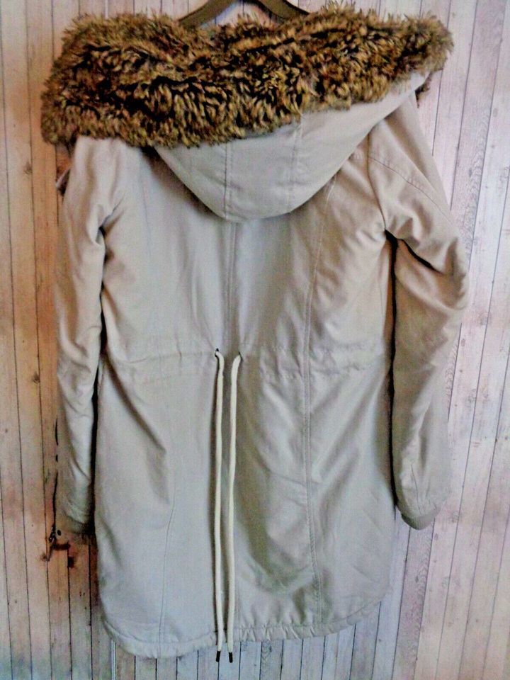 gefütterte Winterjacke mit Kapuze Gr. 38 Damen EIGHT2NINE origina in Eisenhüttenstadt