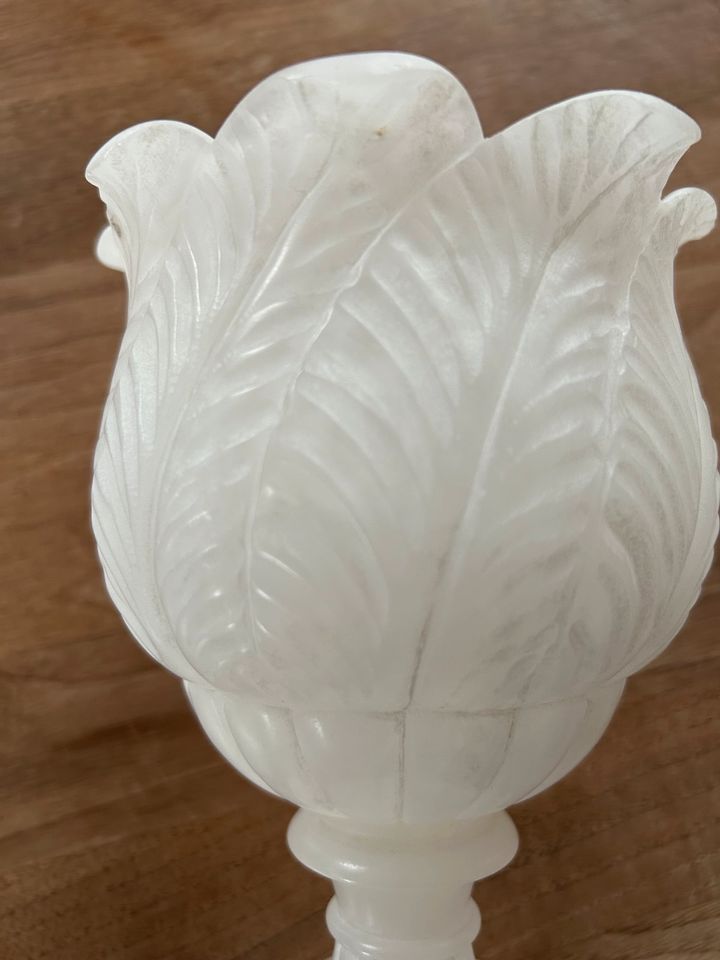 Pokal / Vase aus Alabaster in Angelmodde