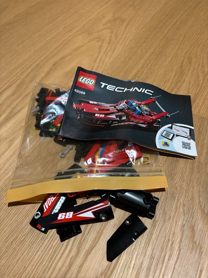 LEGO Technic - 2 in 1 Rennboot - 42089 in Leverkusen