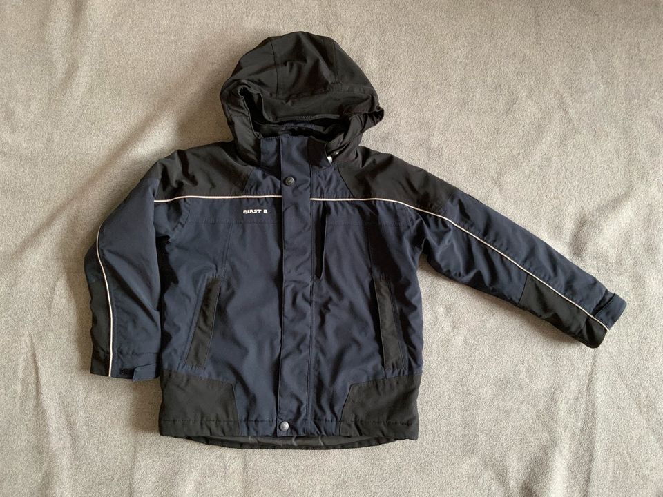 First B. Winterjacke dunkelblau/schwarz Gr. 128 in Harsum