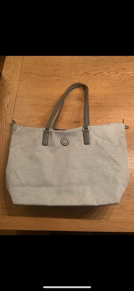 ⭐️⭐️ Original Tommy Hilfiger Poppy Tote Shopper , Farbe grau.⭐️⭐️ in Gründau