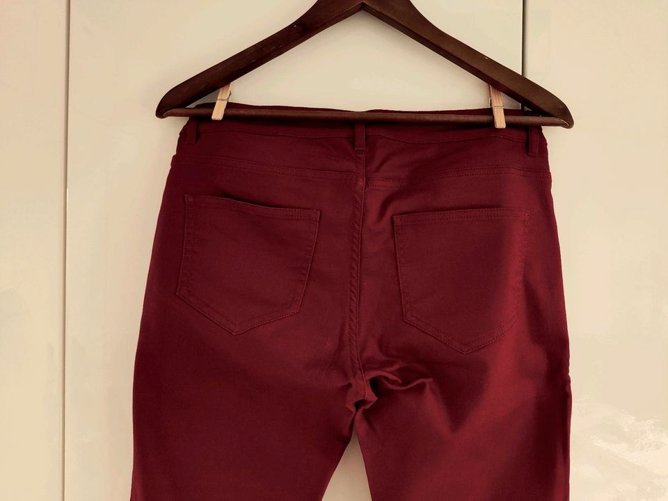 NEU | Jeans | Stradivarius | rot | Größe 40 in Freising