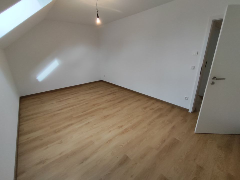 1,2,3 & MEINS: Neubau Doppelhaushälfte 162 m² mit Stellplatz / Erstbezug in Weinsbach! in Öhringen