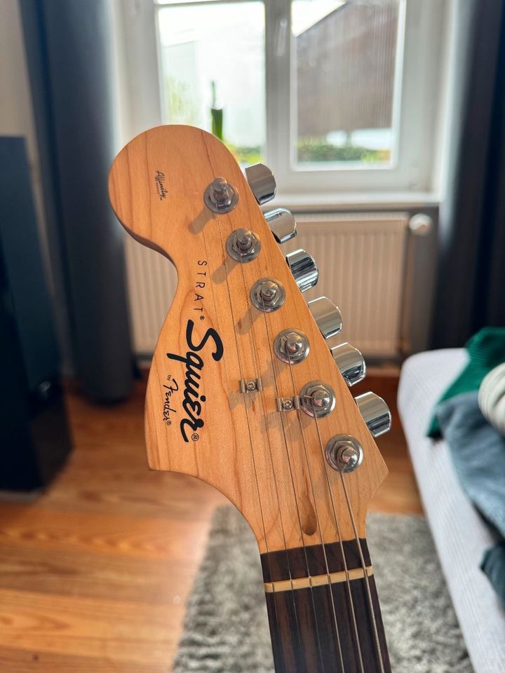 Squier by Fender E-Gitarre Linkshänder sehr guter Zustand in Schwelm